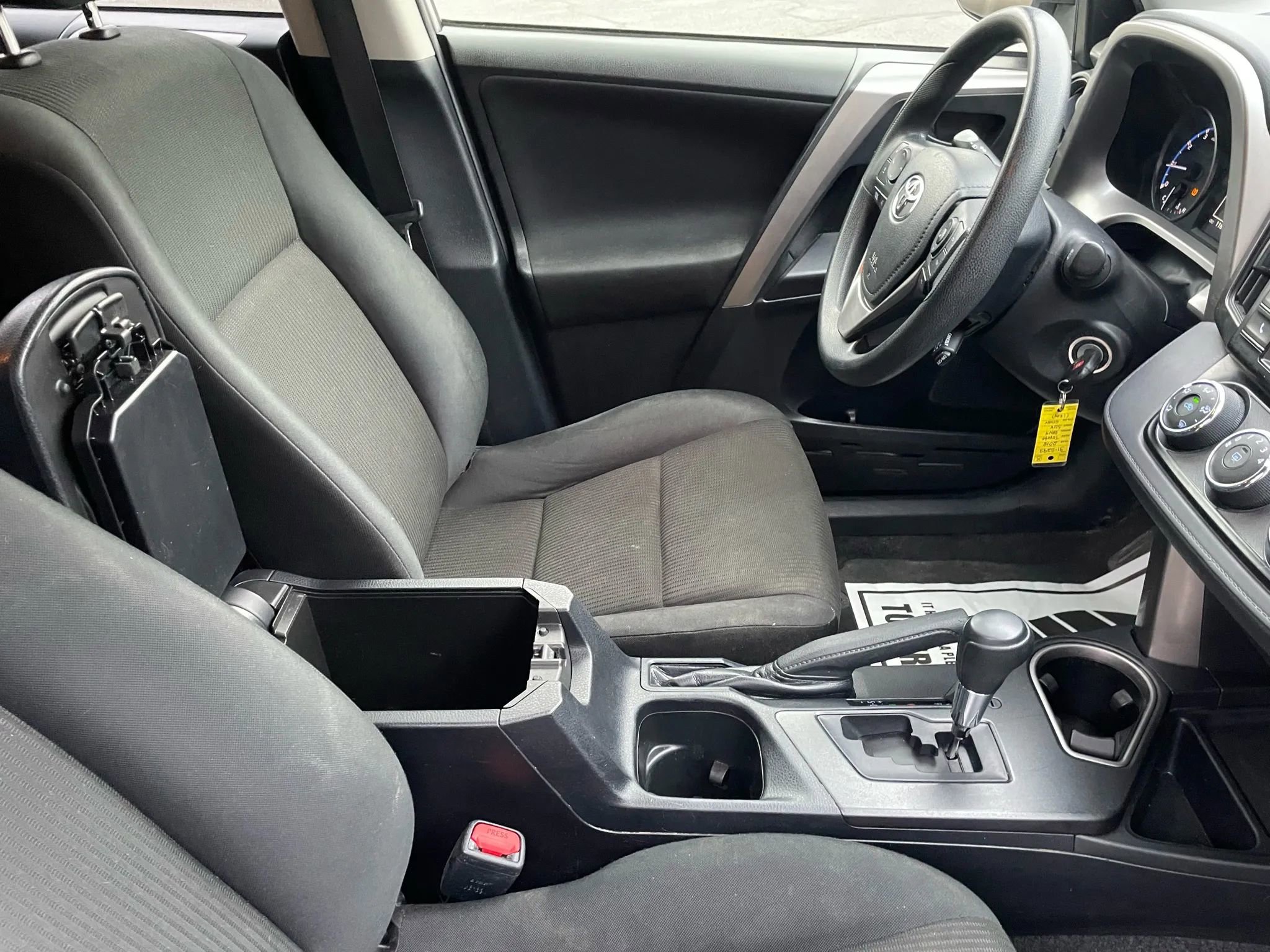 Used 2018 Toyota RAV4 LE w/ Carpet Mat Package image 29