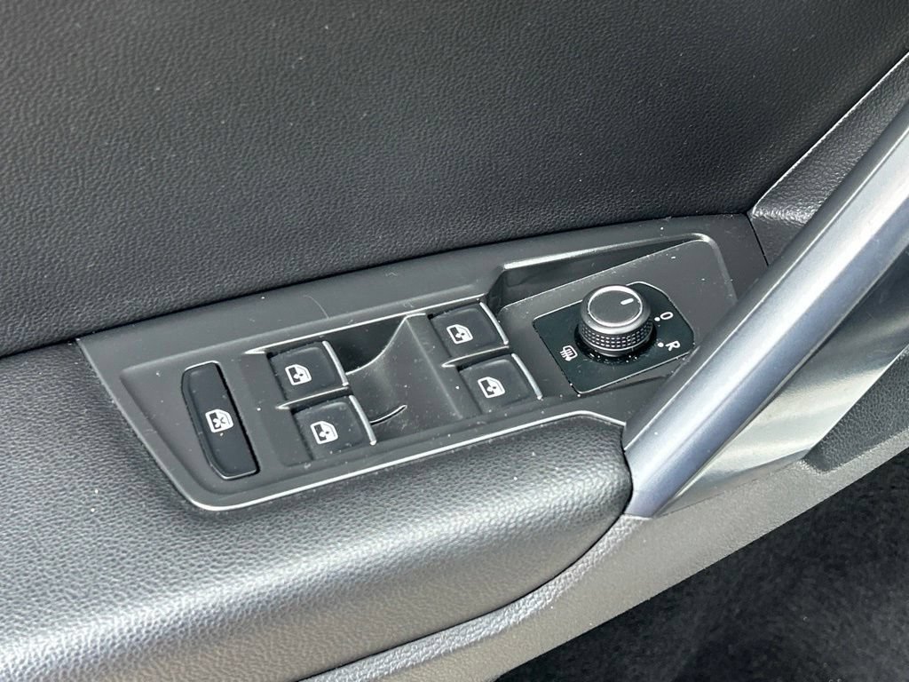 Used 2021 Volkswagen Tiguan SE R-Line FWD image 19