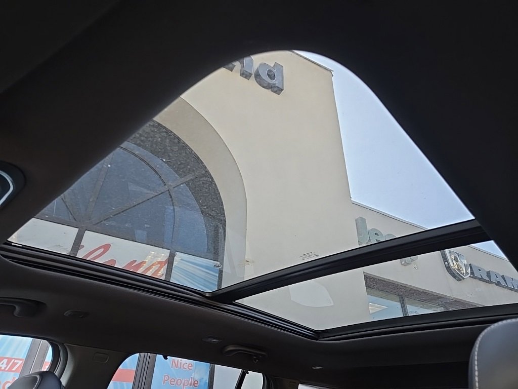 New 2025 Jeep Grand Cherokee Limited w/ Luxury Tech Group II image 70