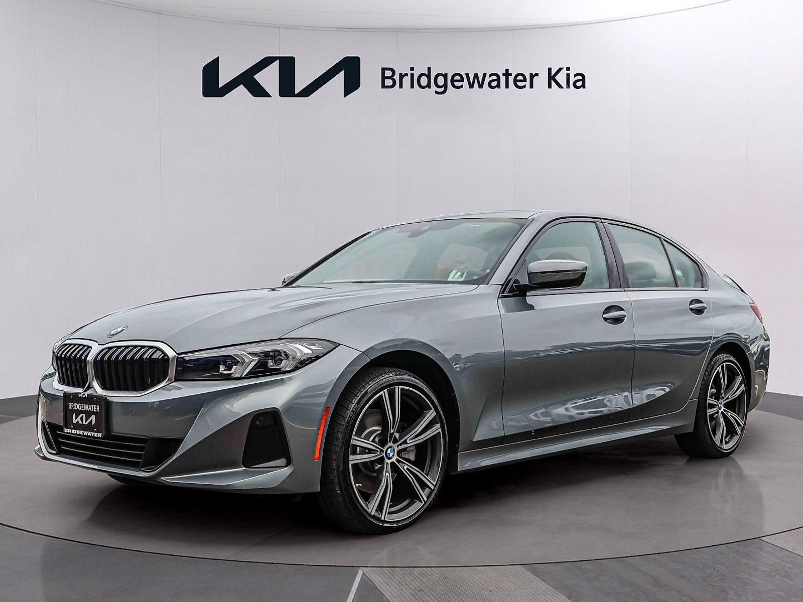 Used 2023 BMW 330i xDrive Sedan w/ Premium Package AWD/4WD image 3