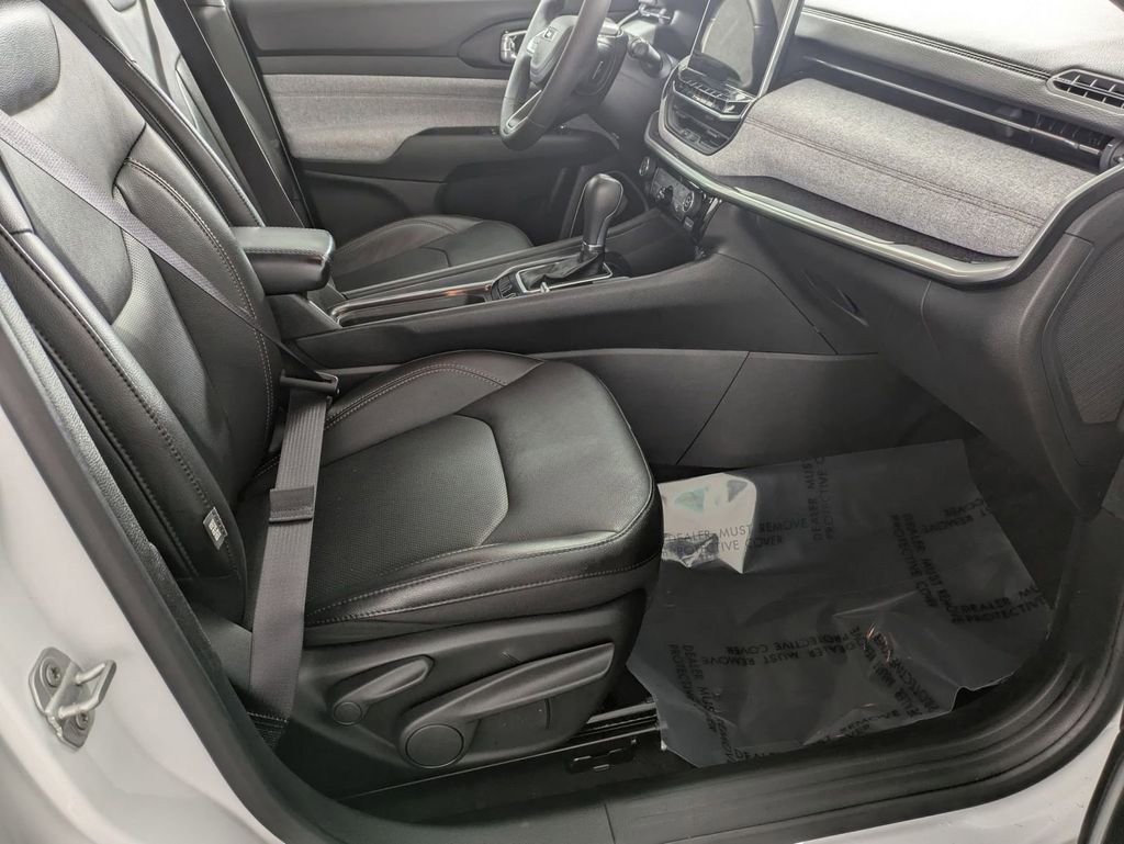 Used 2023 Jeep Compass Latitude image 26