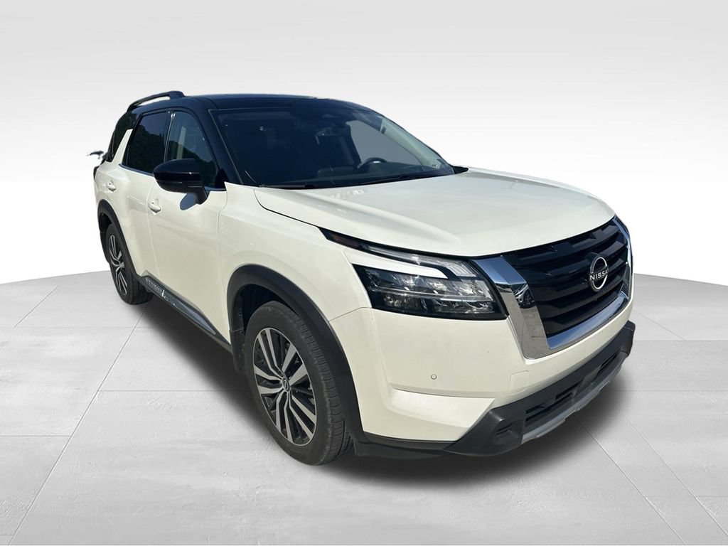 Used 2024 Nissan Pathfinder Platinum AWD/4WD image 4