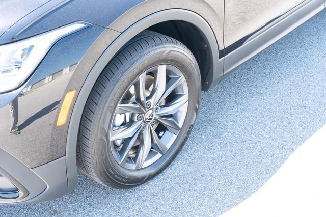 Certified 2023 Volkswagen Tiguan SE FWD image 12