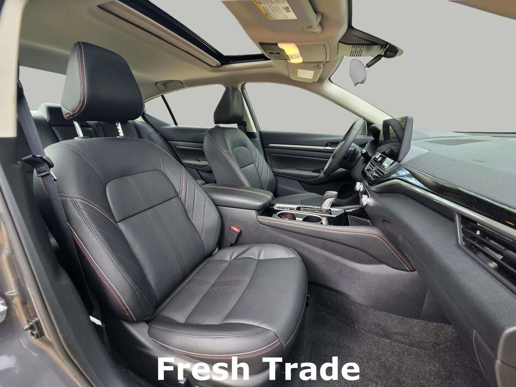 Used 2025 Nissan Altima 2.5 SR w/ SR Premium Package image 10