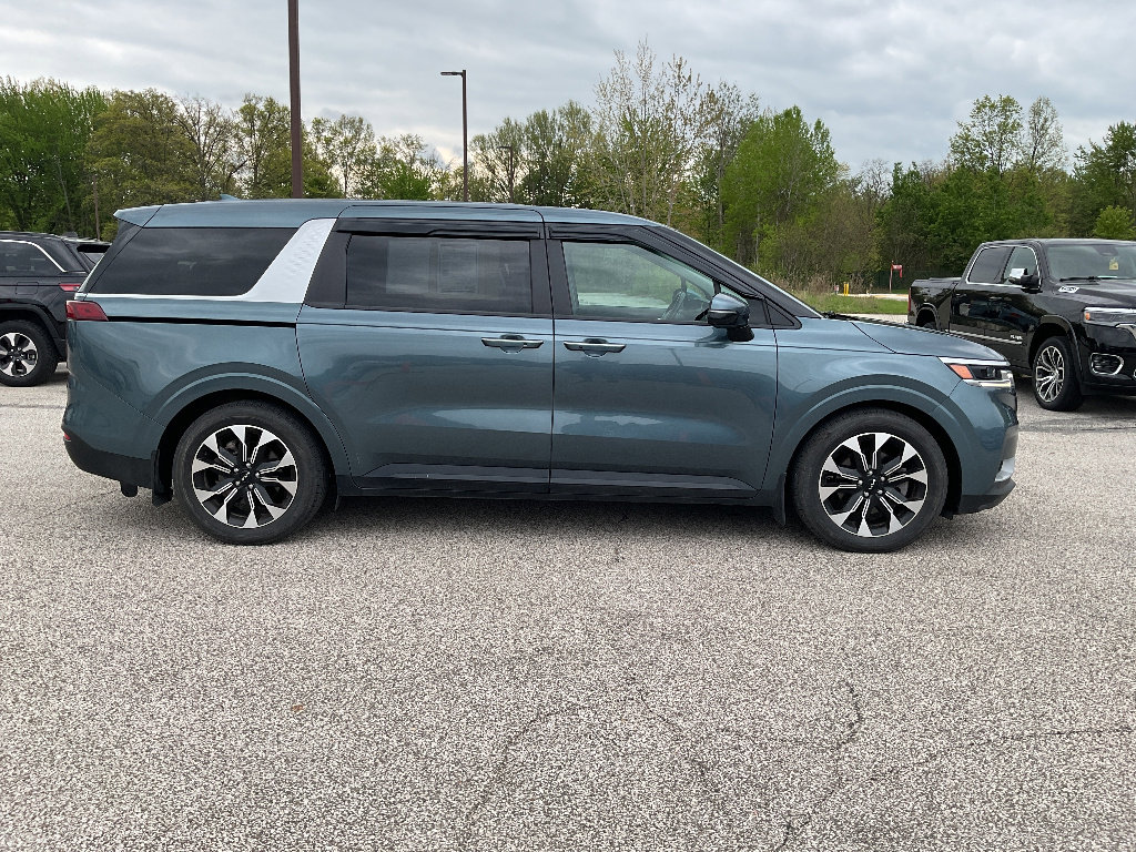 Used 2022 Kia Carnival EX FWD image 4