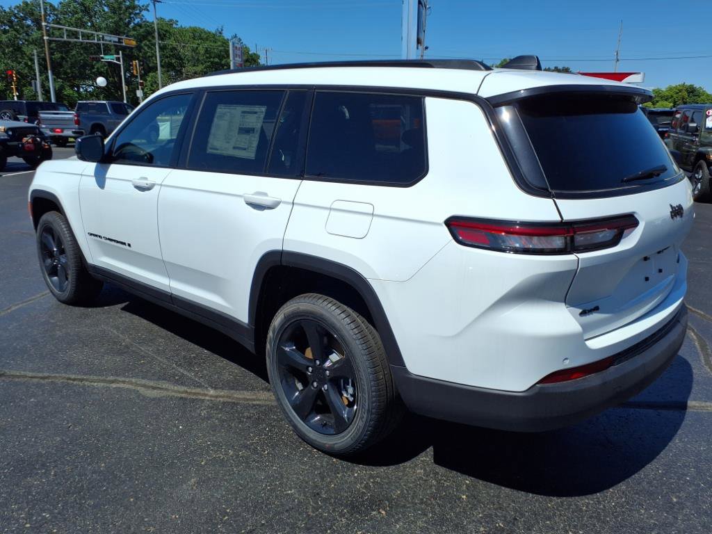 New 2025 Jeep Grand Cherokee L Limited w/ Black Appearance Package image 4