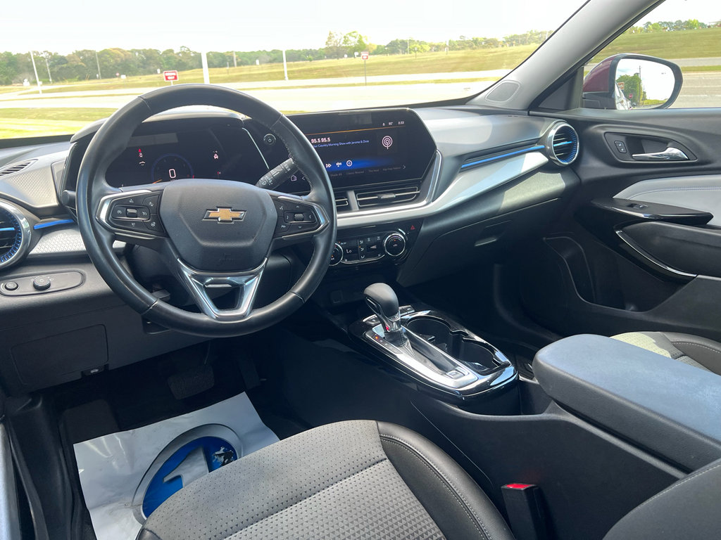 Used 2024 Chevrolet Trax LT w/ Driver Confidence Package image 14