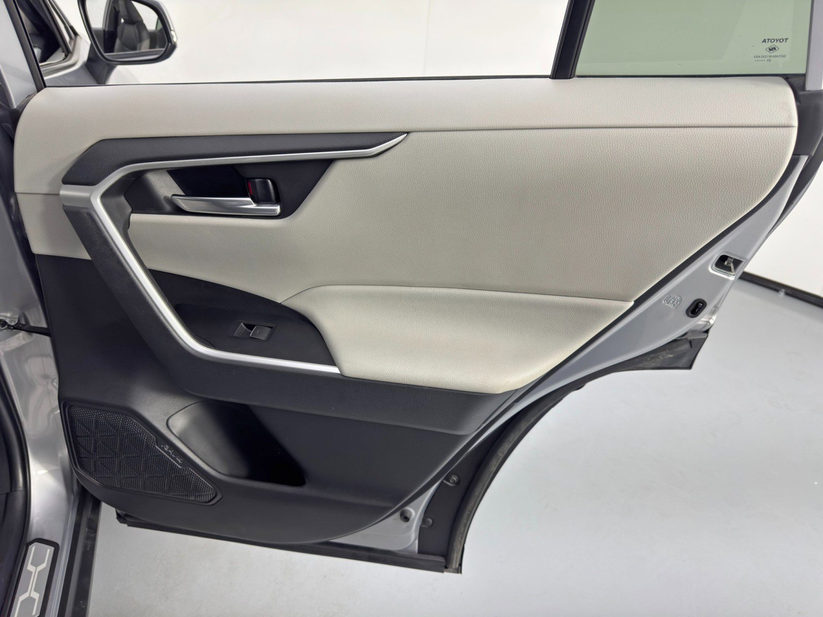 Used 2022 Toyota RAV4 XLE Premium image 42