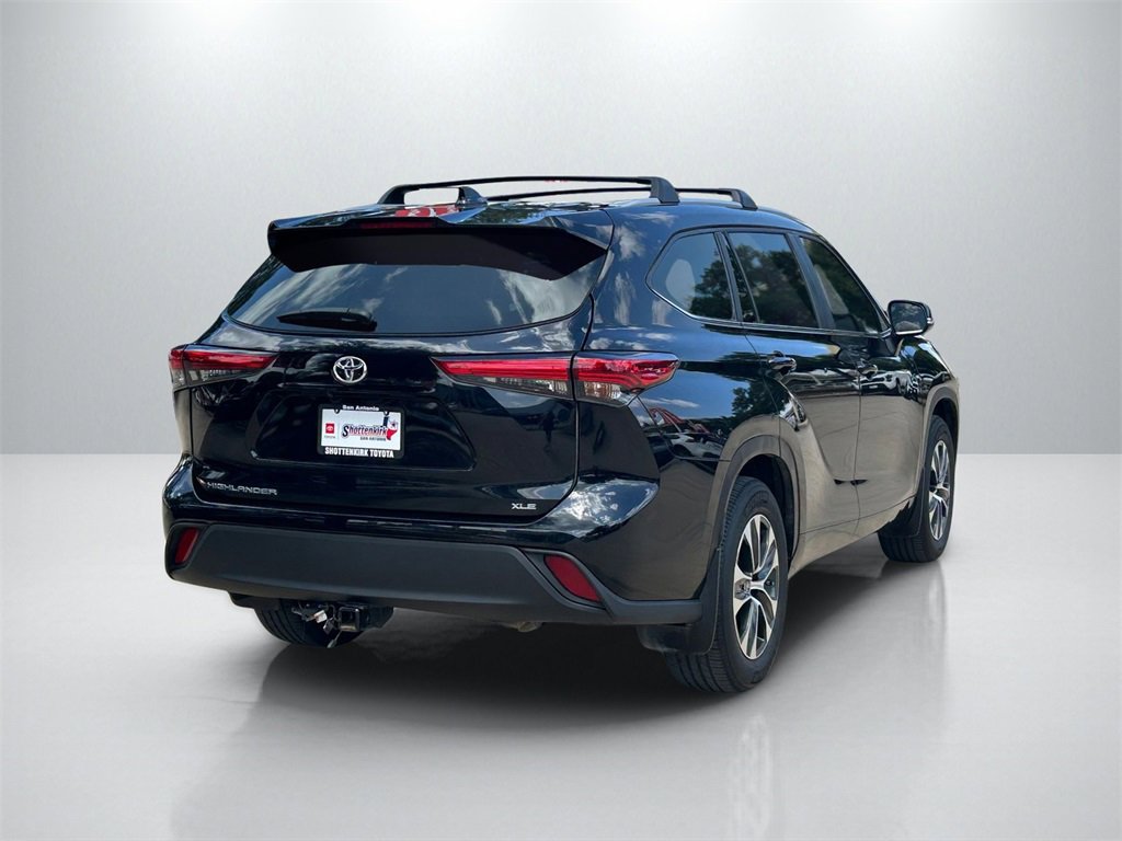 Certified 2023 Toyota Highlander XLE image 5