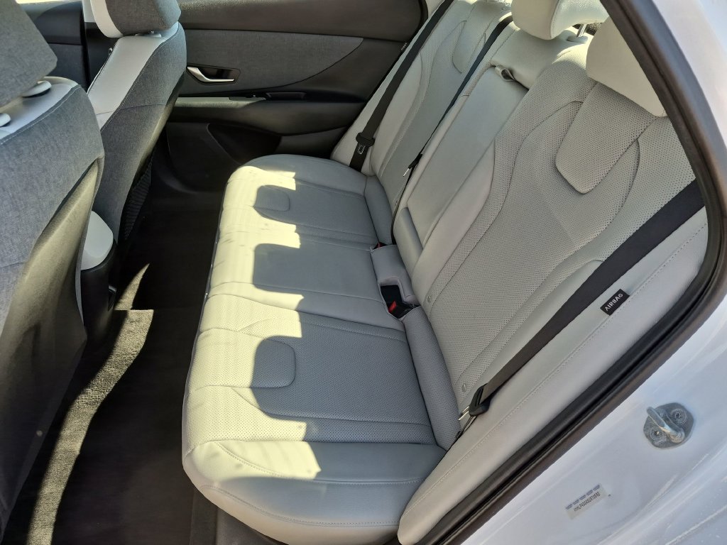 Used 2025 Hyundai Elantra Limited FWD image 27