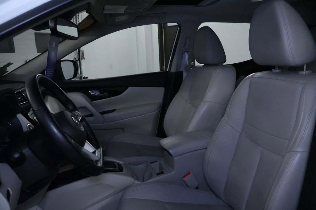 Used 2022 Nissan Rogue Sport SL w/ Premium Package image 16