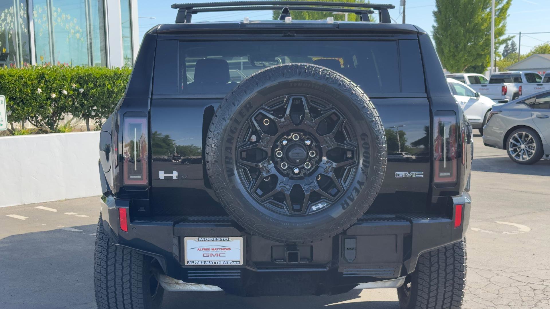 Used 2024 GMC Hummer EV 2X w/ LPO, Roof Cross Rail Package AWD/4WD image 5