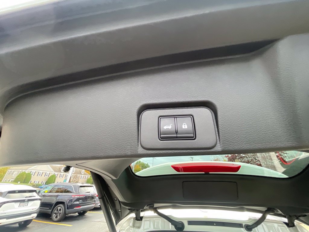 Certified 2023 Nissan Rogue Platinum w/ Platinum Premium Package AWD/4WD image 16
