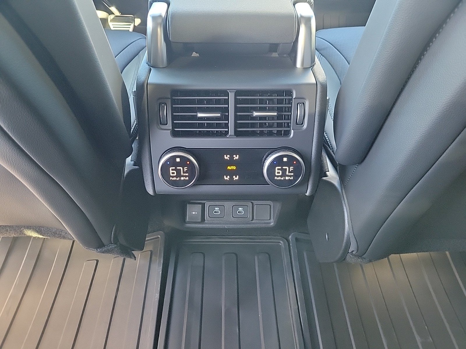 Certified 2025 Land Rover Discovery Dynamic SE AWD/4WD image 19