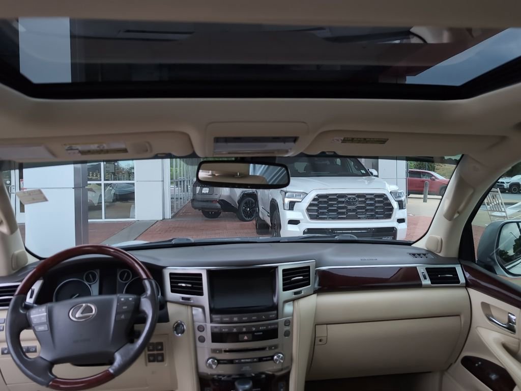 Used 2013 Lexus LX 570 4WD w/ Luxury Pkg image 13