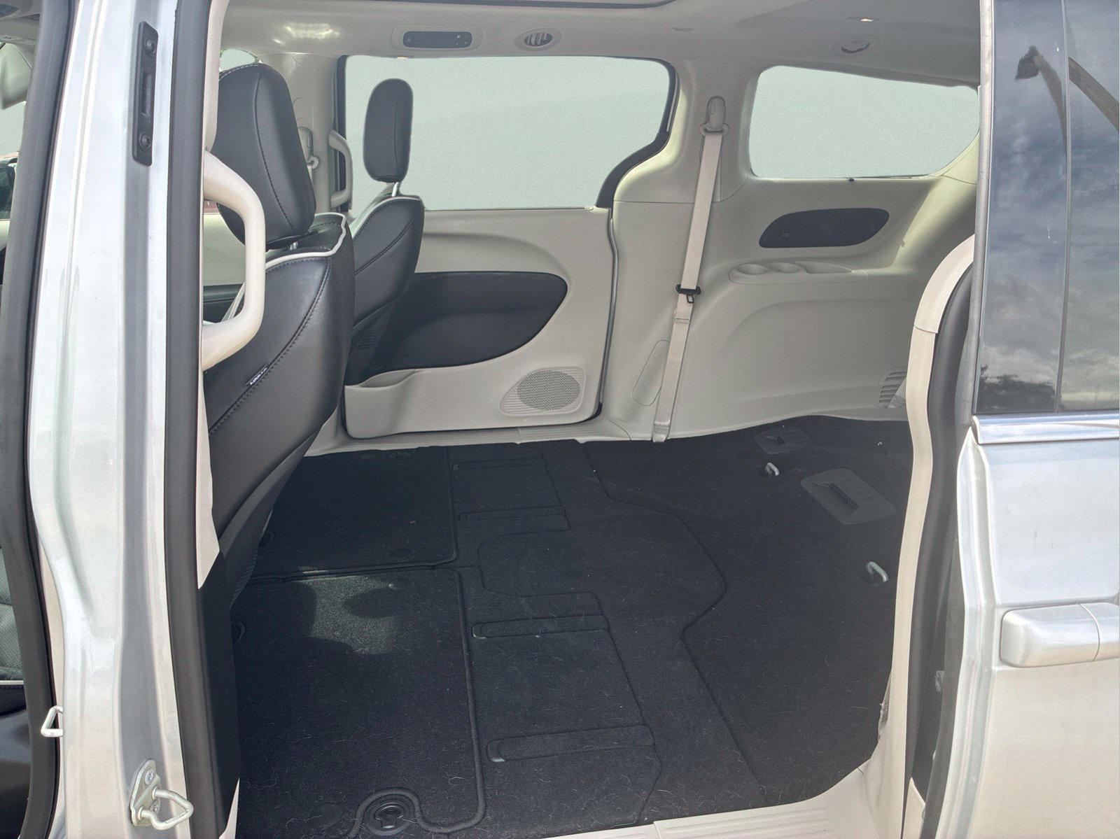 Certified 2024 Chrysler Pacifica Limited AWD/4WD image 10