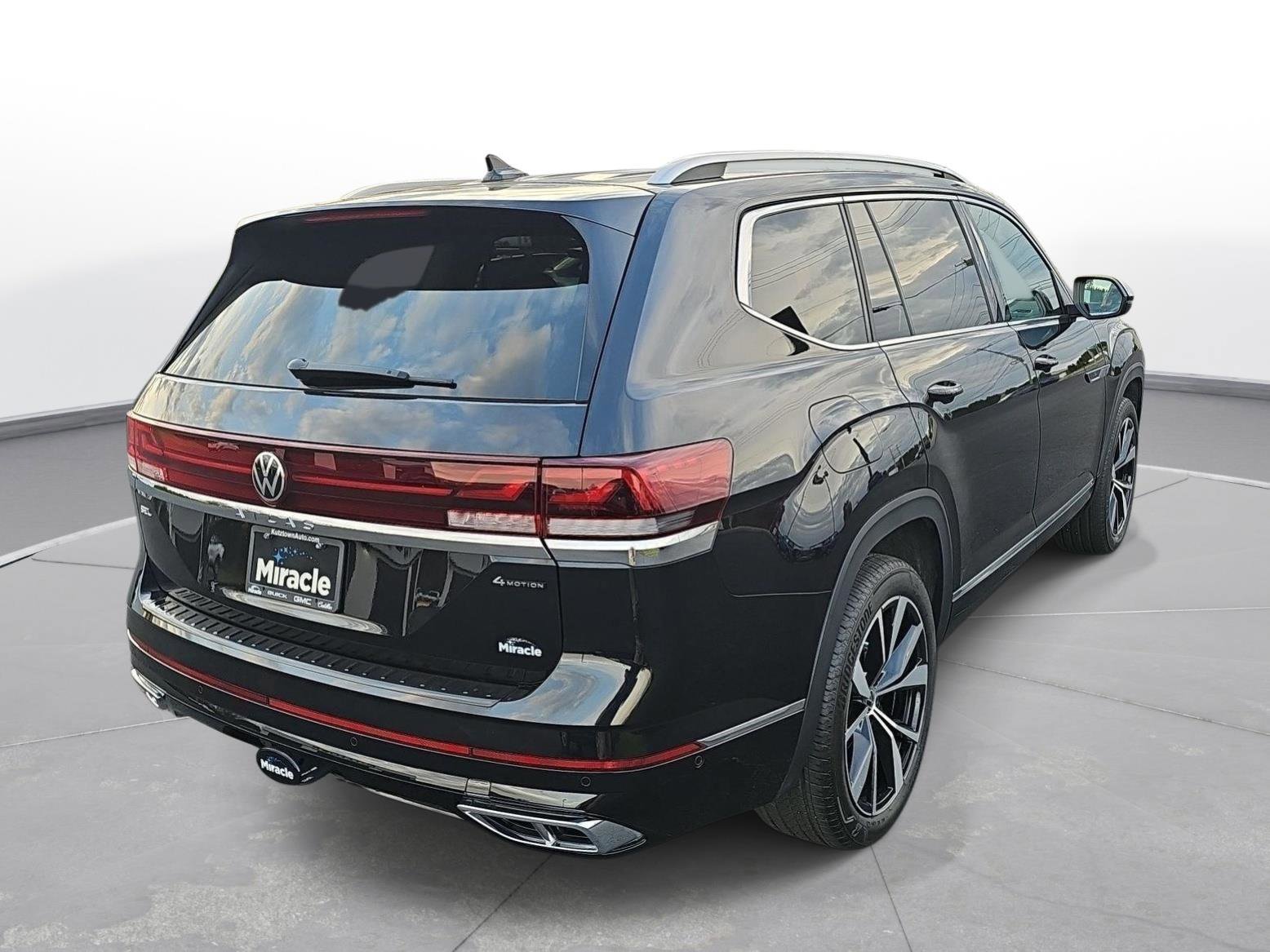 Used 2025 Volkswagen Atlas SEL Premium R-Line image 6