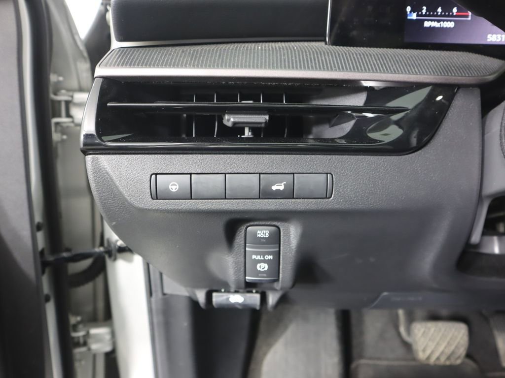 Used 2025 Nissan Murano SV AWD/4WD image 15
