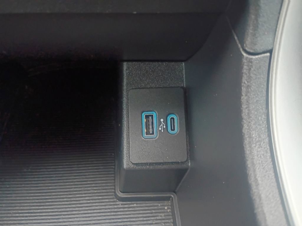 Used 2022 Ford Edge SE w/ Black Appearance Package image 6