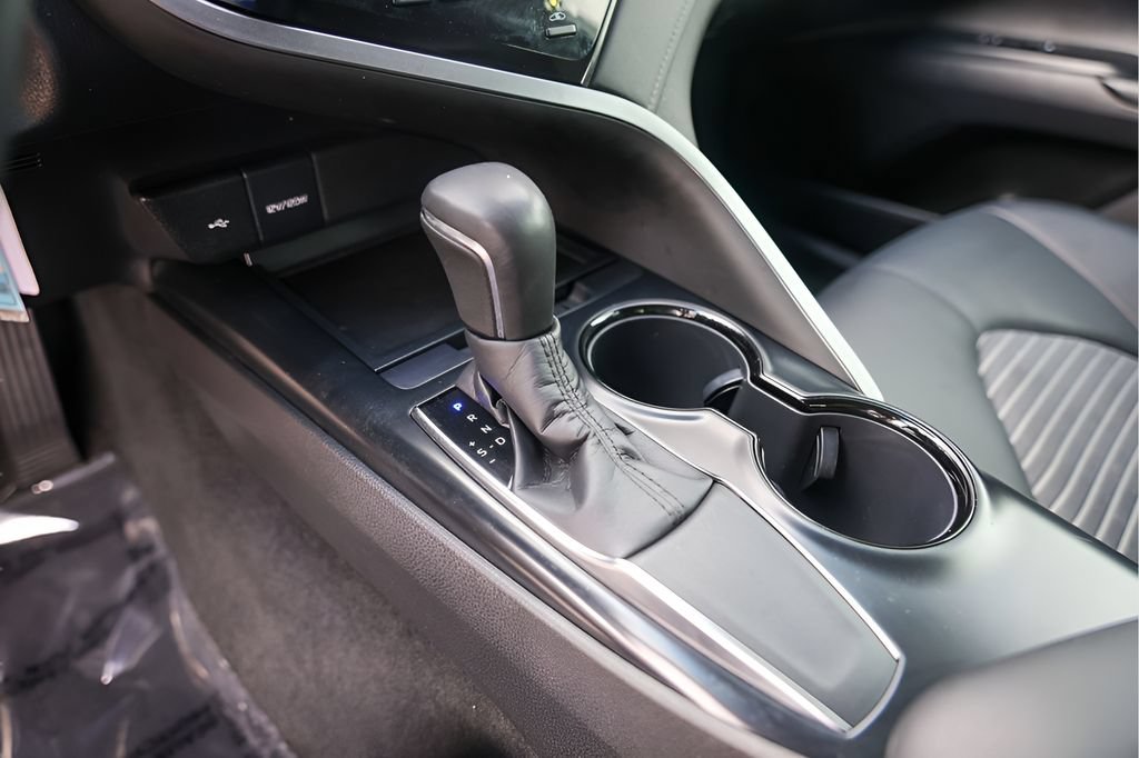 Used 2020 Toyota Camry SE FWD image 23