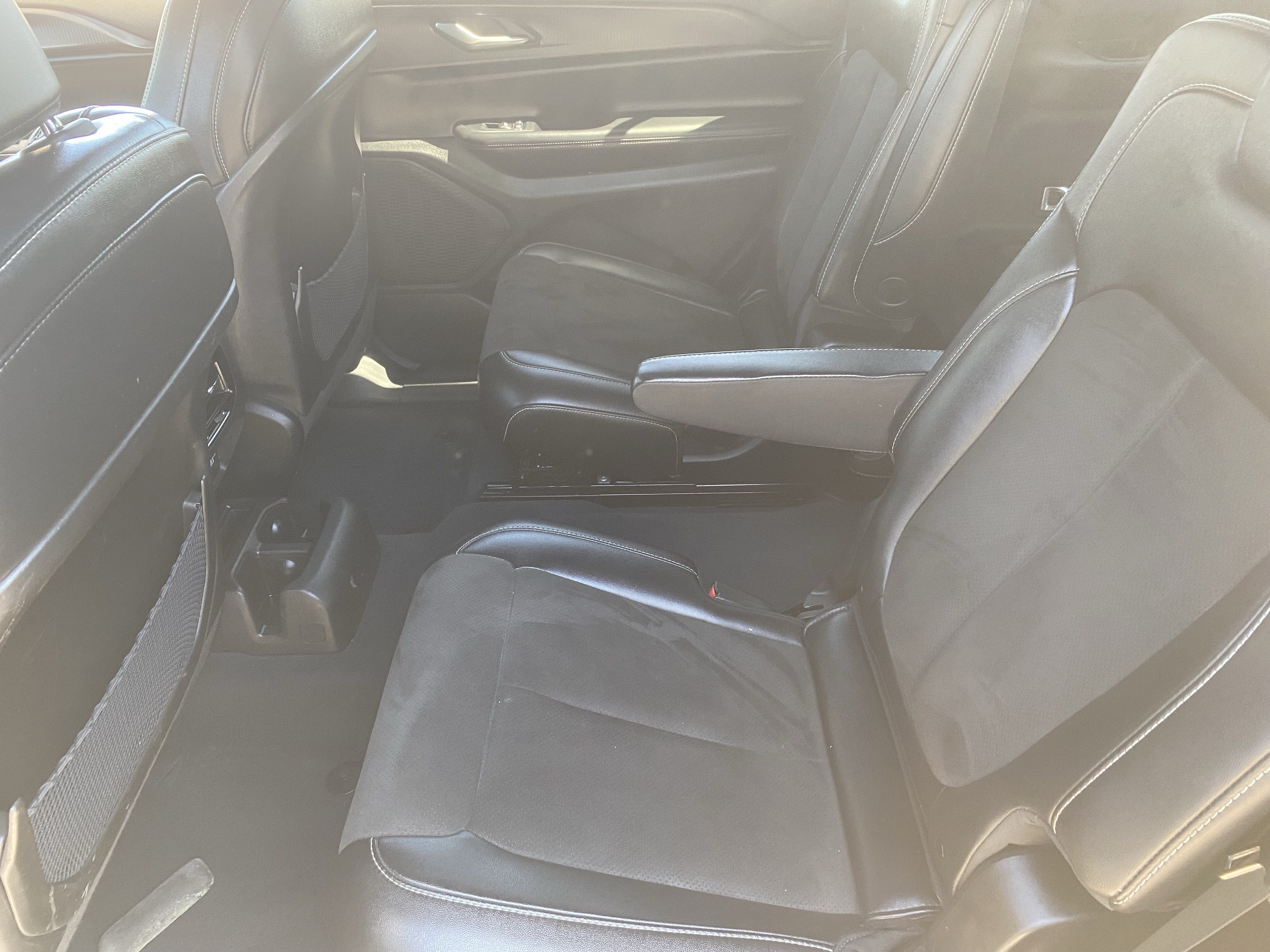 Used 2023 Jeep Grand Cherokee L Laredo AWD/4WD image 17