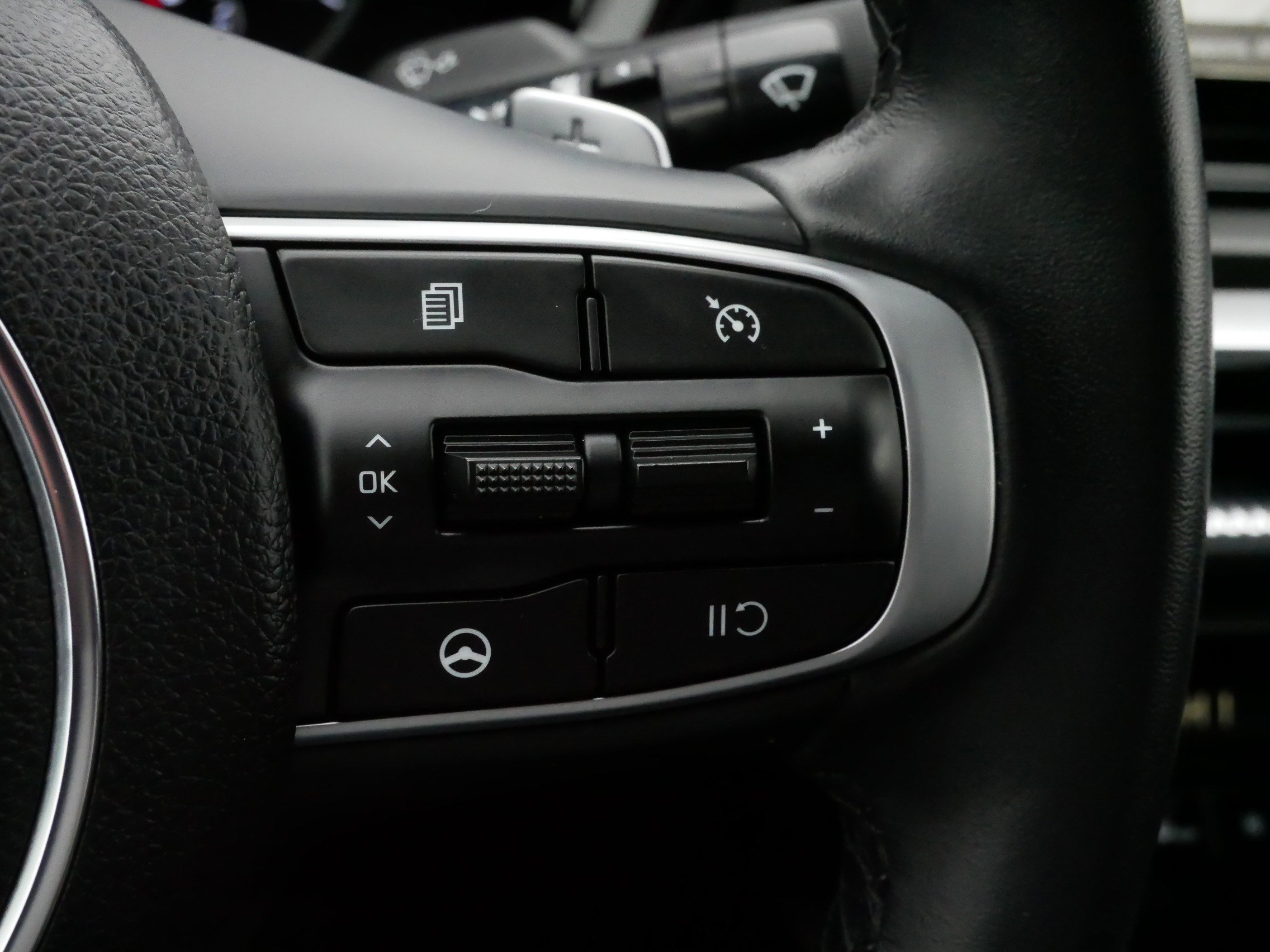 Used 2024 Kia K5 GT image 25