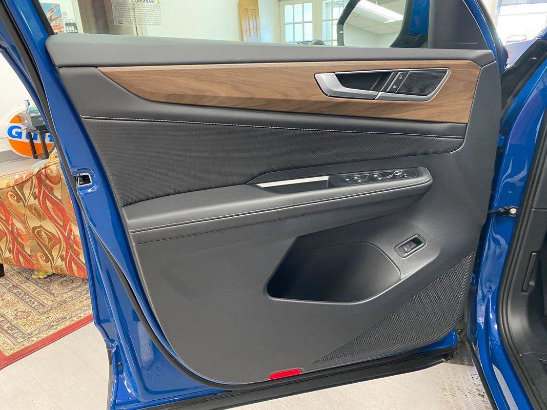 Used 2025 Volkswagen Atlas SE image 10