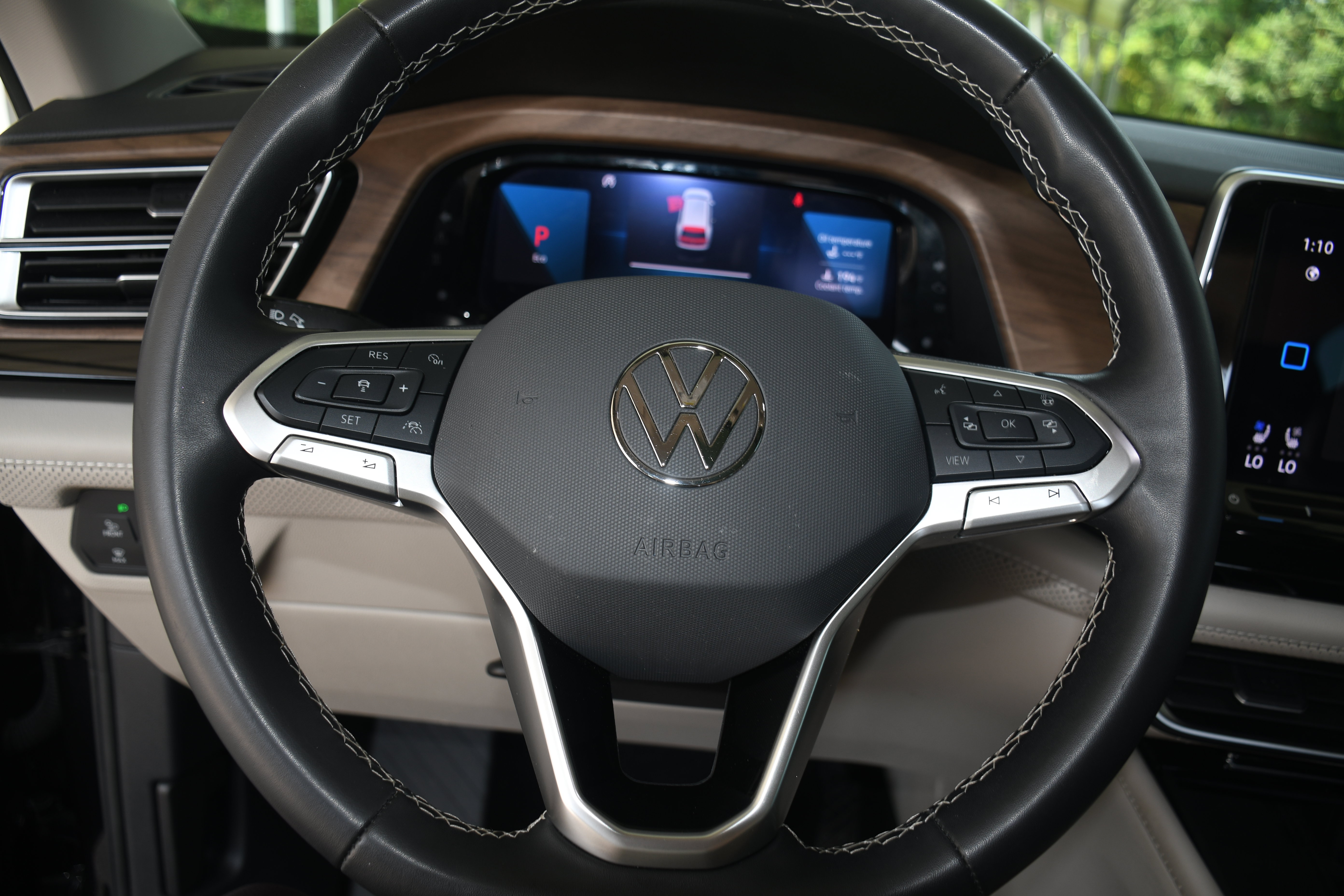 Used 2024 Volkswagen Atlas SE FWD image 13