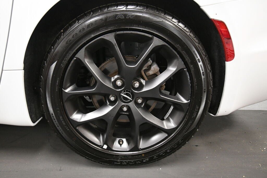 Used 2025 Chrysler Pacifica Limited FWD image 35