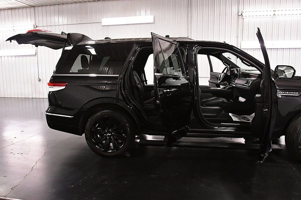 Used 2023 Lincoln Navigator Reserve image 32