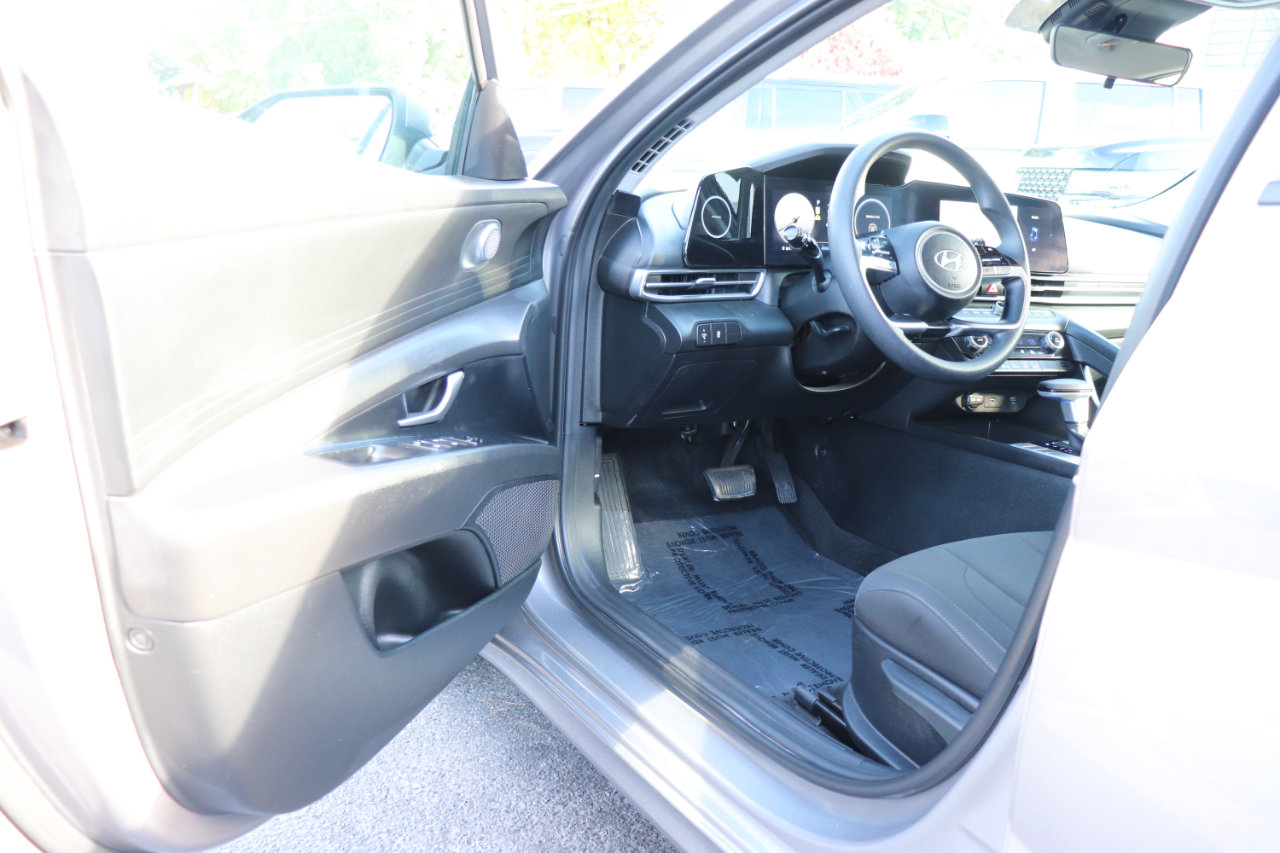 Used 2024 Hyundai Elantra SEL image 10