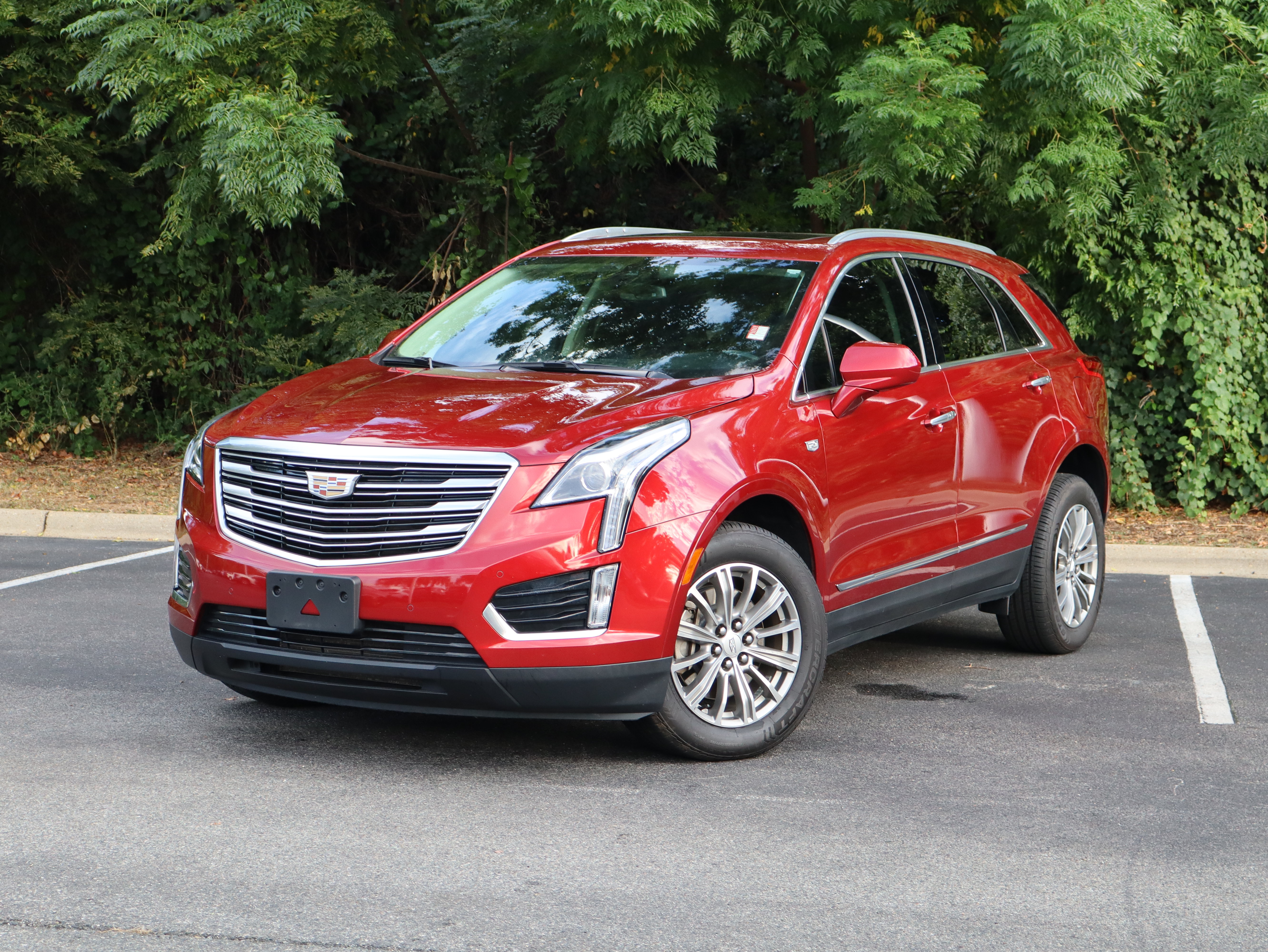 Used 2019 Cadillac XT5 Luxury FWD image 2