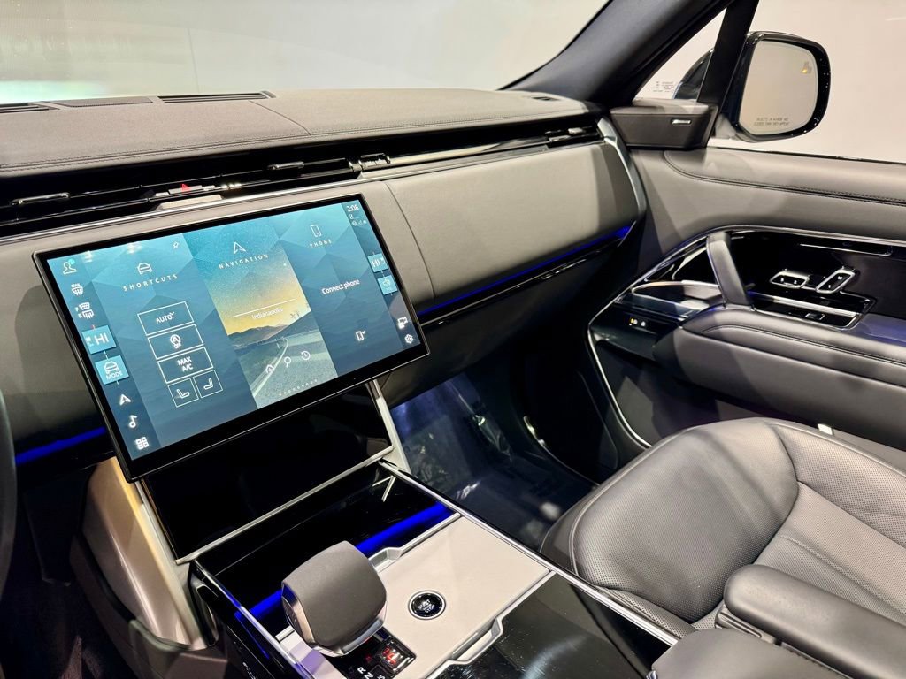 Used 2024 Land Rover Range Rover SE image 11