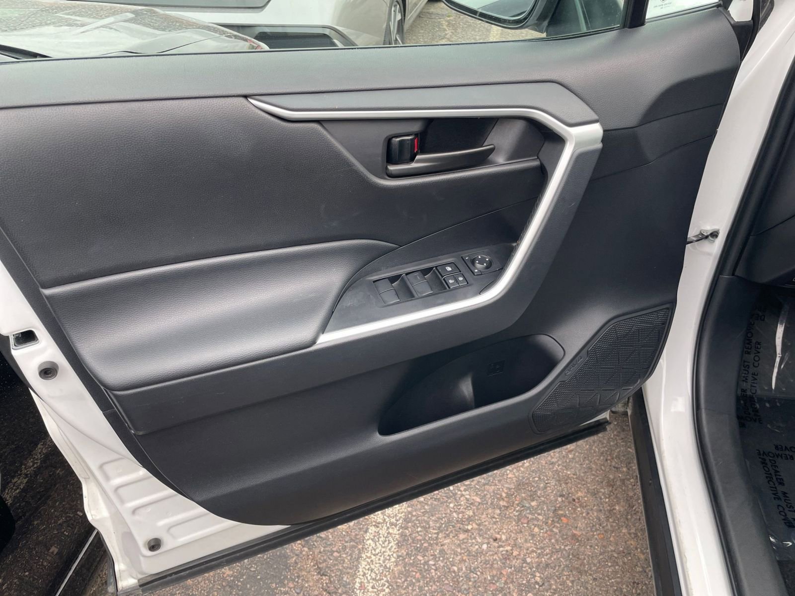 Used 2025 Toyota RAV4 LE image 20