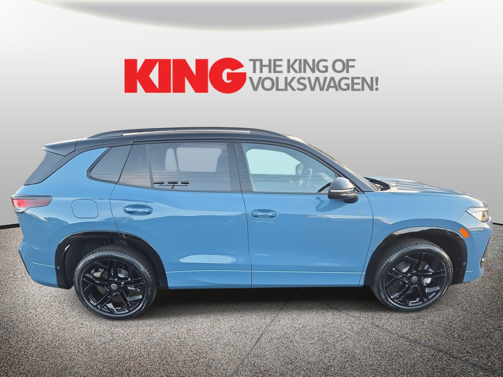 New 2025 Volkswagen Tiguan SE R-Line image 4