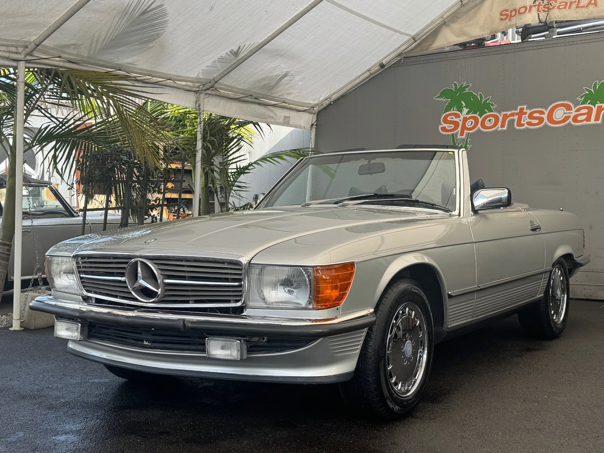 Used 1986 Mercedes-Benz 560 SL image 2