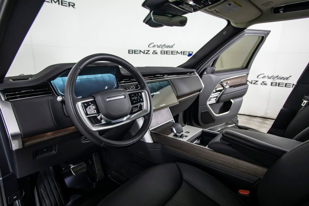 Used 2025 Land Rover Range Rover SE image 22