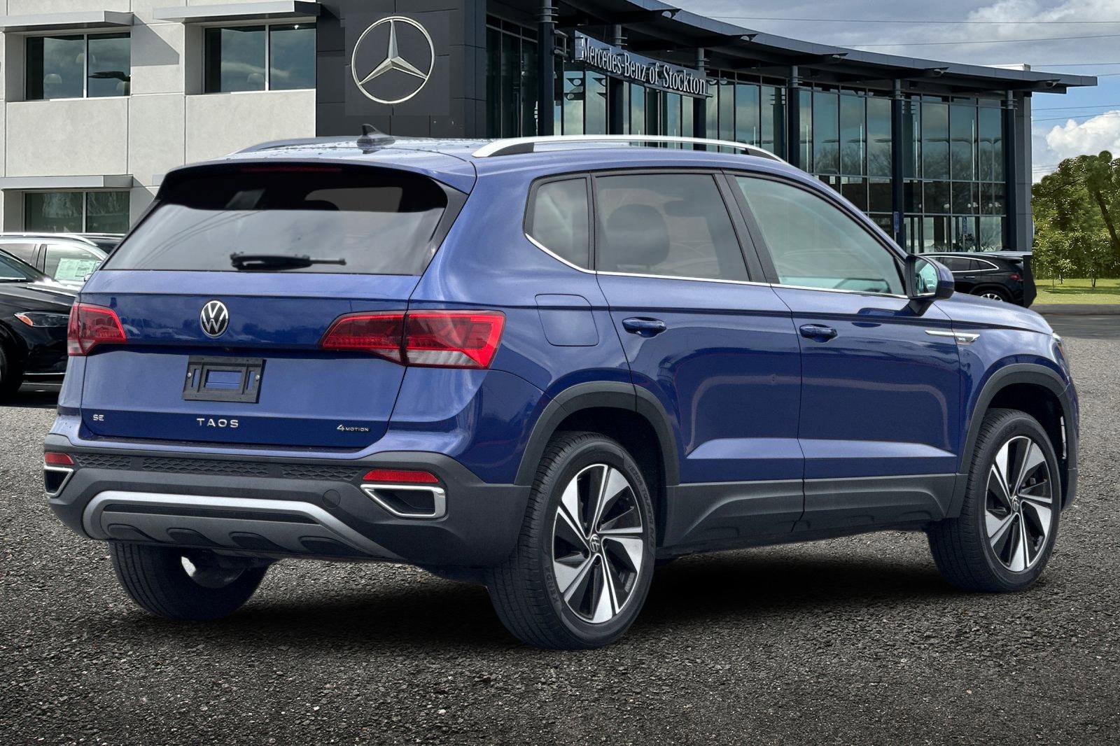 Used 2024 Volkswagen Taos SE image 4