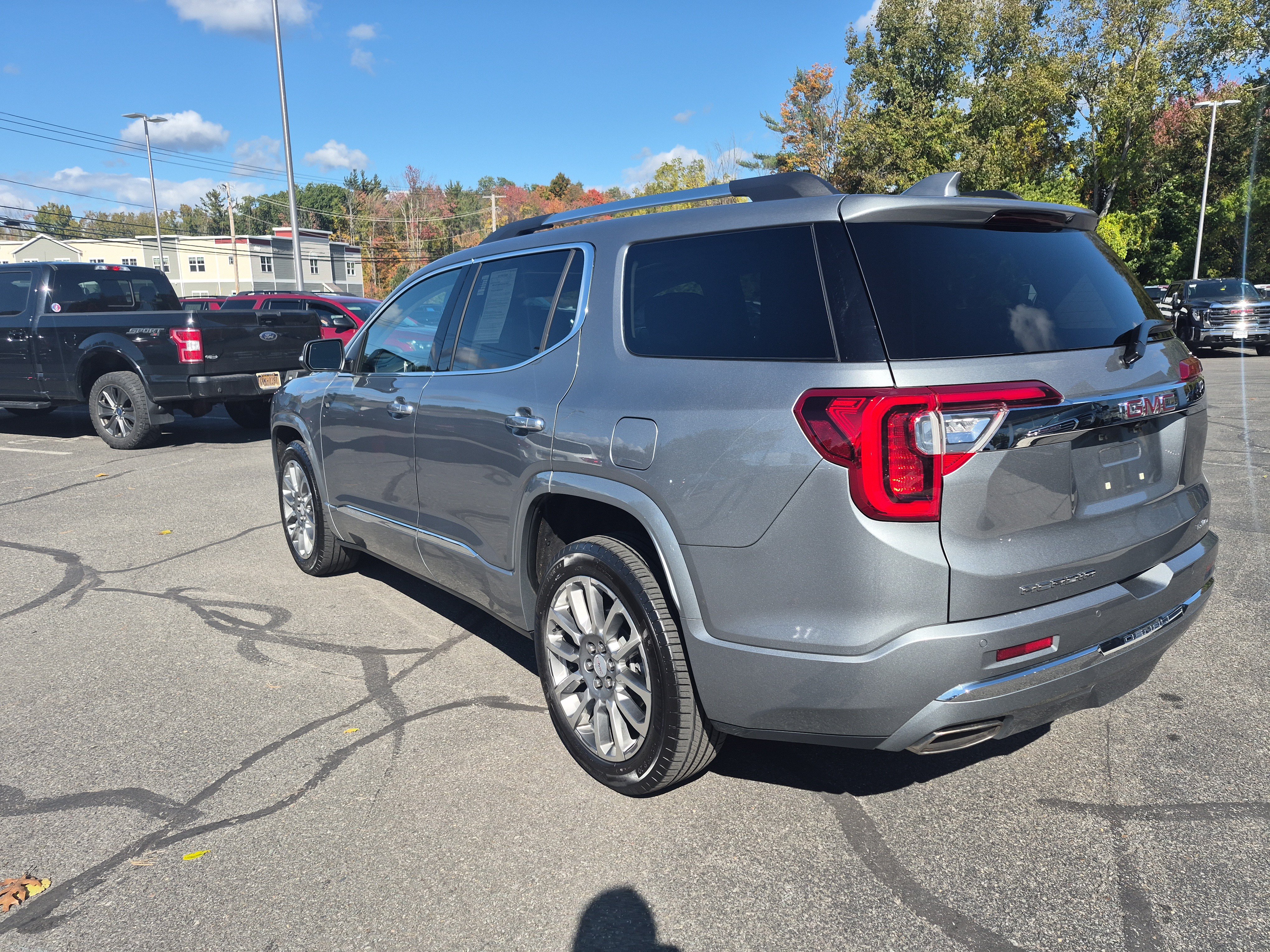 Used 2023 GMC Acadia Denali w/ Denali Ultimate Package AWD/4WD image 3
