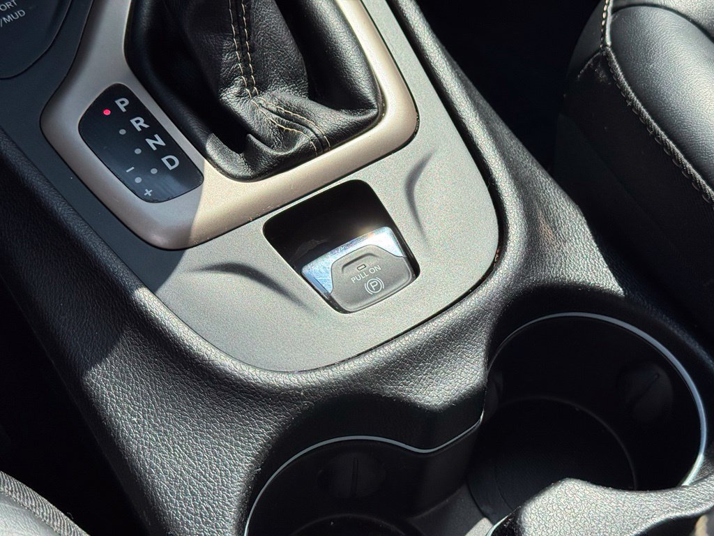 Used 2018 Jeep Cherokee Limited AWD/4WD image 18