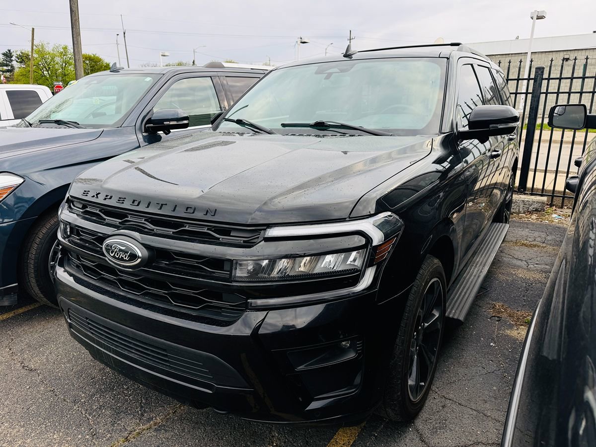 Used 2022 Ford Expedition Limited w/ Equipment Group 304A AWD/4WD image 9