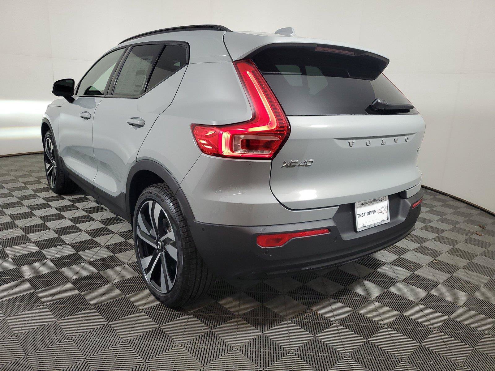 New 2026 Volvo XC40 B4 Plus w/ Protection Package Premier FWD image 4