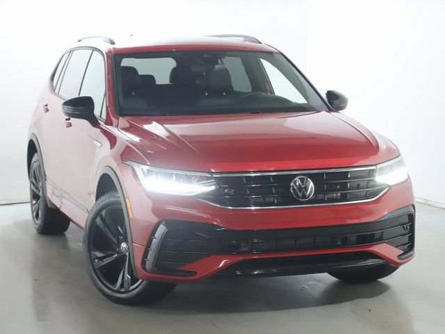 Used 2024 Volkswagen Tiguan SE R-Line image 1