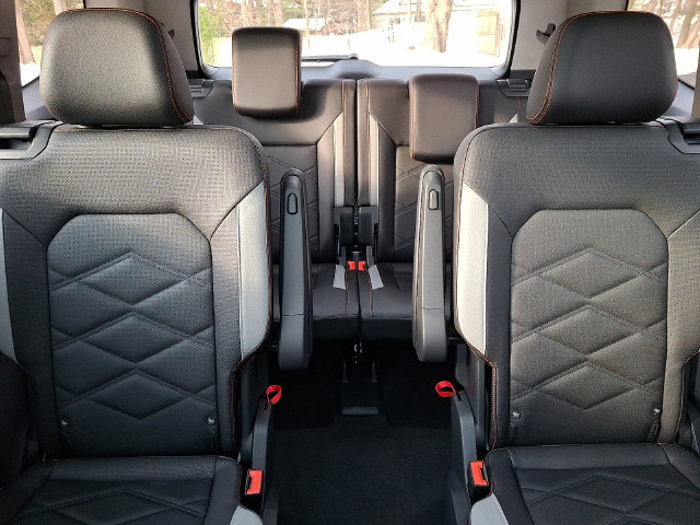 Certified 2025 Volkswagen Atlas Peak Edition SE AWD/4WD image 19
