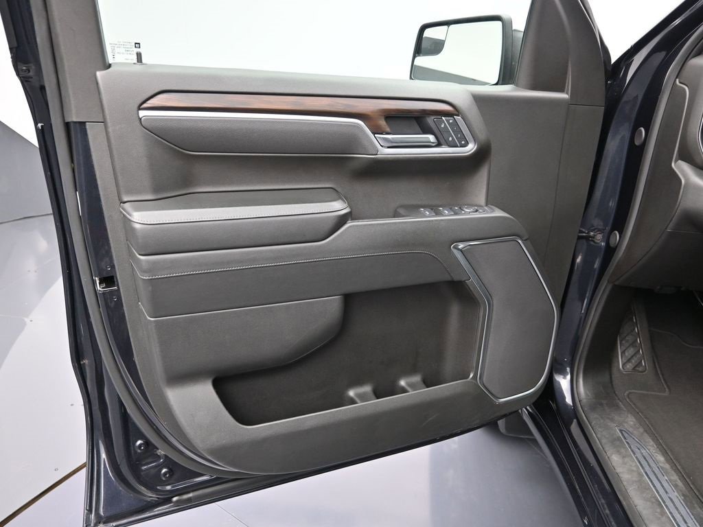 Certified 2025 GMC Sierra 1500 SLT image 10