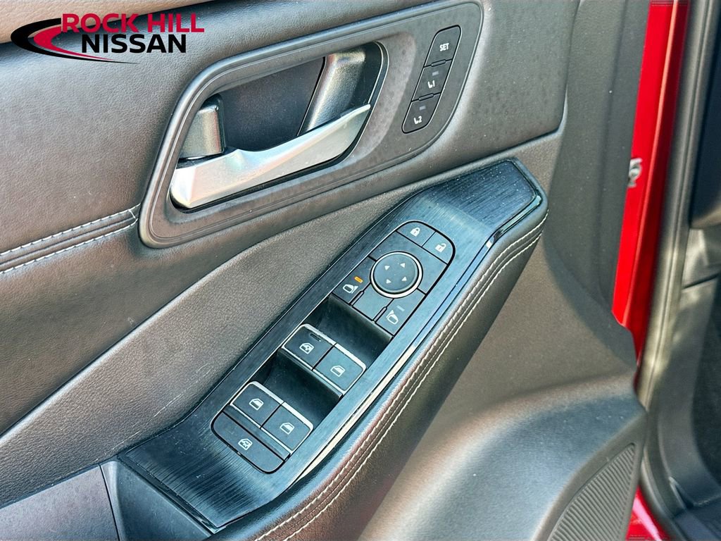 Used 2023 Nissan Rogue SL w/ SL Premium Package image 18