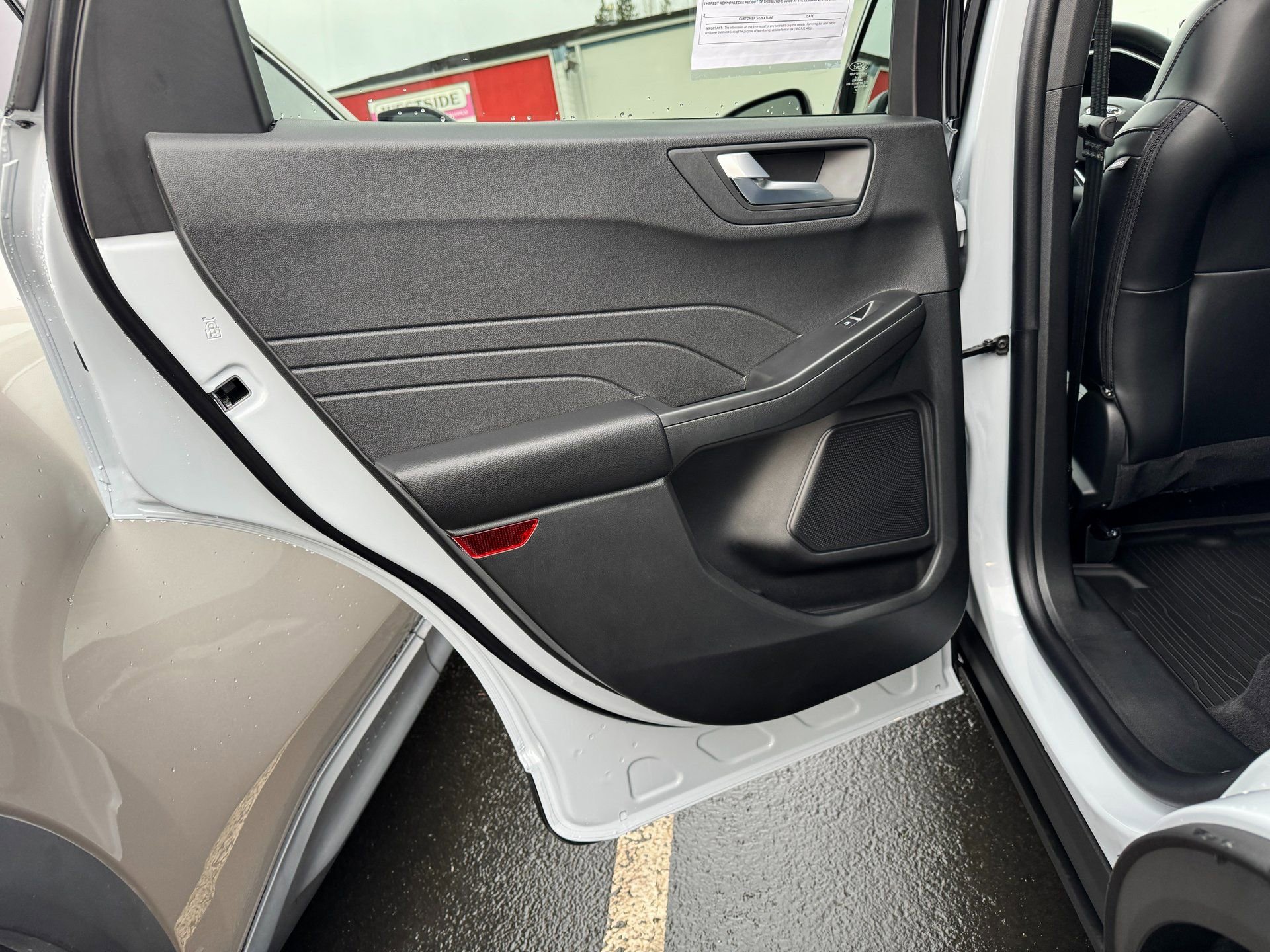 Used 2025 Ford Escape SE image 37