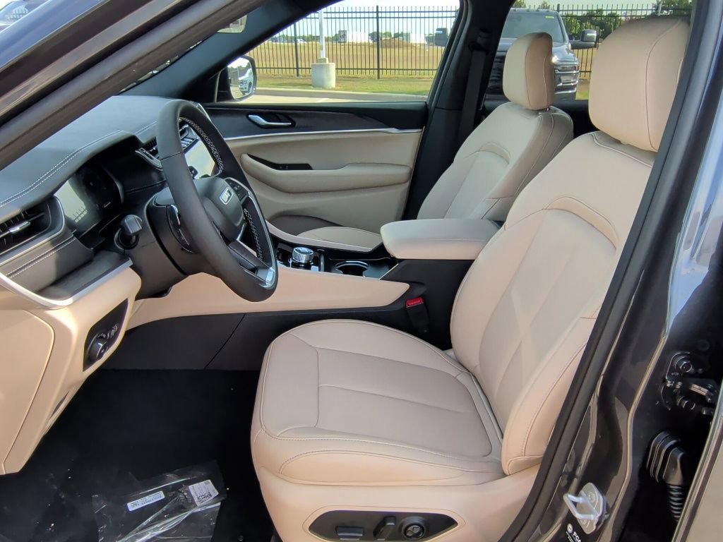 New 2025 Jeep Grand Cherokee L Limited RWD image 12