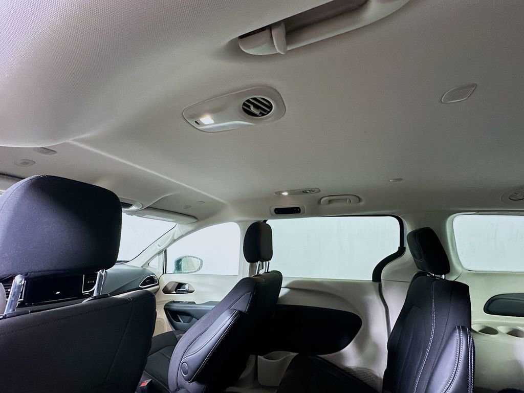 Used 2024 Chrysler Voyager LX FWD image 13