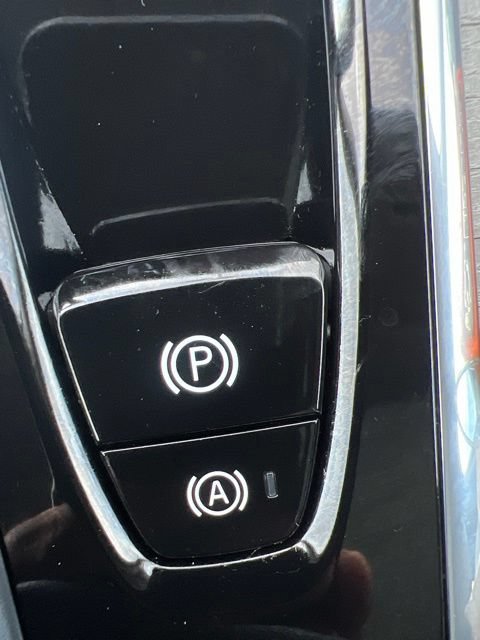 Certified 2025 Volvo XC60 B5 Ultra w/ Protection Package Premier AWD/4WD image 18